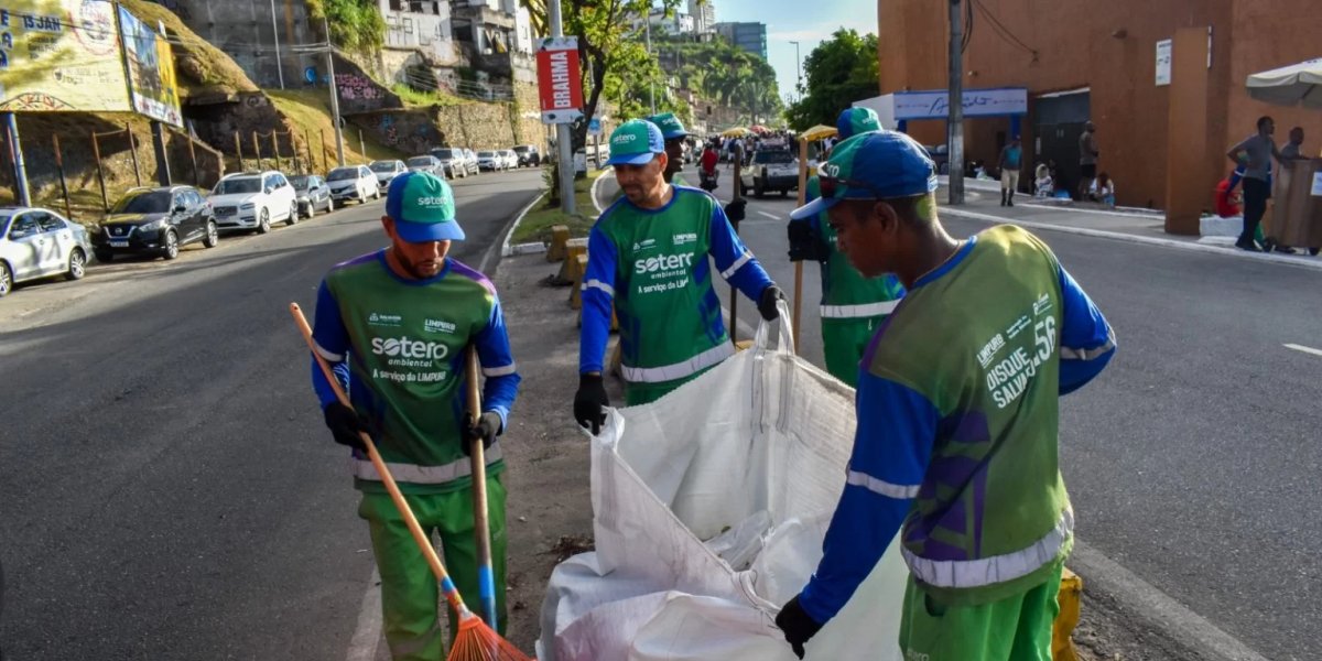 Ônibus com funcionários da Limpurb é assaltado em Salvador