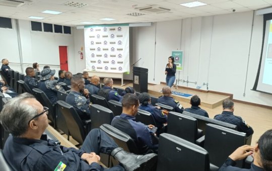 Guardas municipais participam de palestra sobre como lidar com casos de violência contra mulher