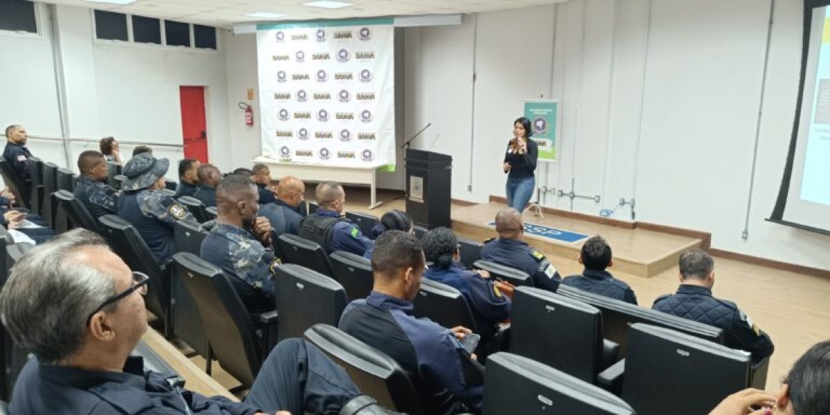 Guardas municipais participam de palestra sobre como lidar com casos de violência contra mulher