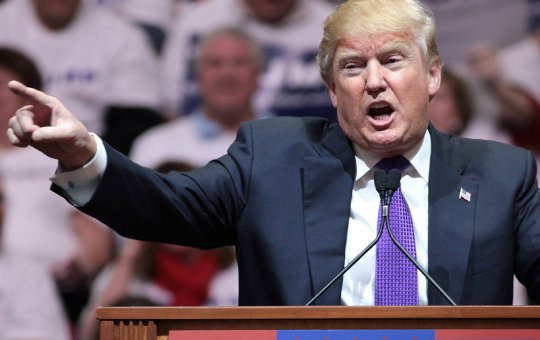 Presidente dos Estados Unidos anuncia taxa de 10% em produtos brasileiros