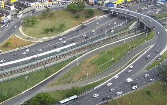 Protesto de motociclistas causa congestionamento na Ligação Iguatemi-Paralela em Salvador