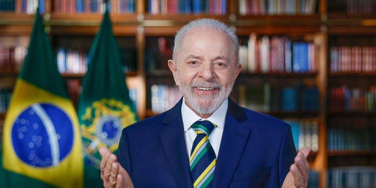 Lula assina decreto que antecipa pagamento de 13º para aposentados