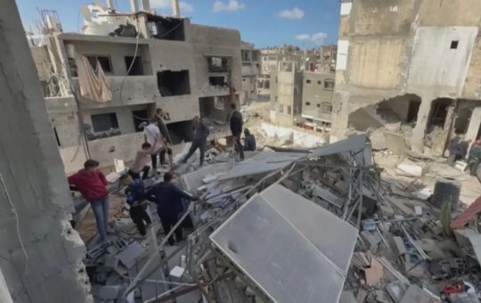 Ataques aéreos israelenses matam ao menos 27 abrigados em escola de Gaza