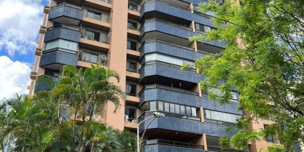 Motoboys fazem protesto no bairro do Itaigara após morador derrubar moto de entregador