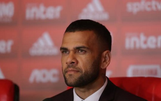 Jovem que acusou Daniel Alves de estupro recorre a decisão que anula condenação do brasileiro