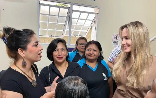 Angelina Jolie faz visita Centro de imigrantes e refugiados em SP