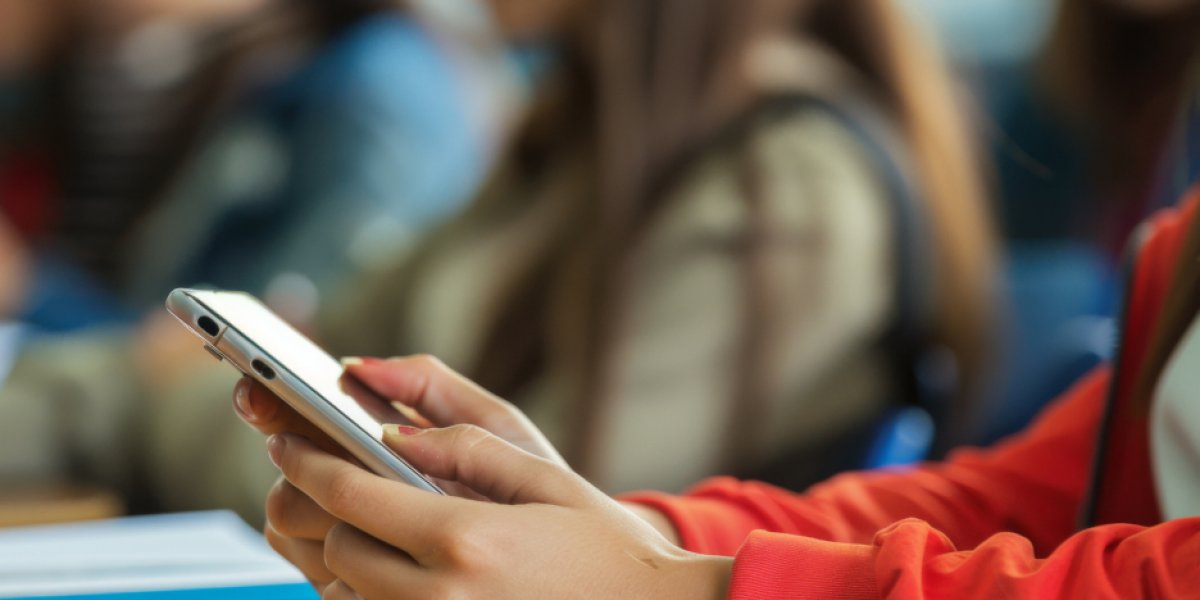 Nove em cada dez brasileiros têm acesso a telefone celular