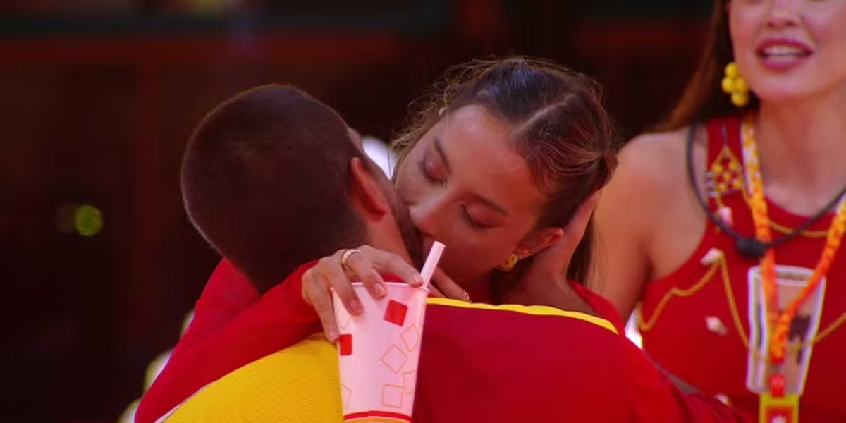 BBB 25: Clima de romance esquenta Festa com beijo de Maike e Renata