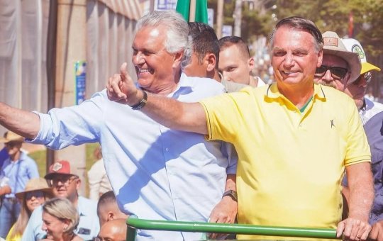 Caiado marca presença em ato pró-anistia ao lado de Bolsonaro