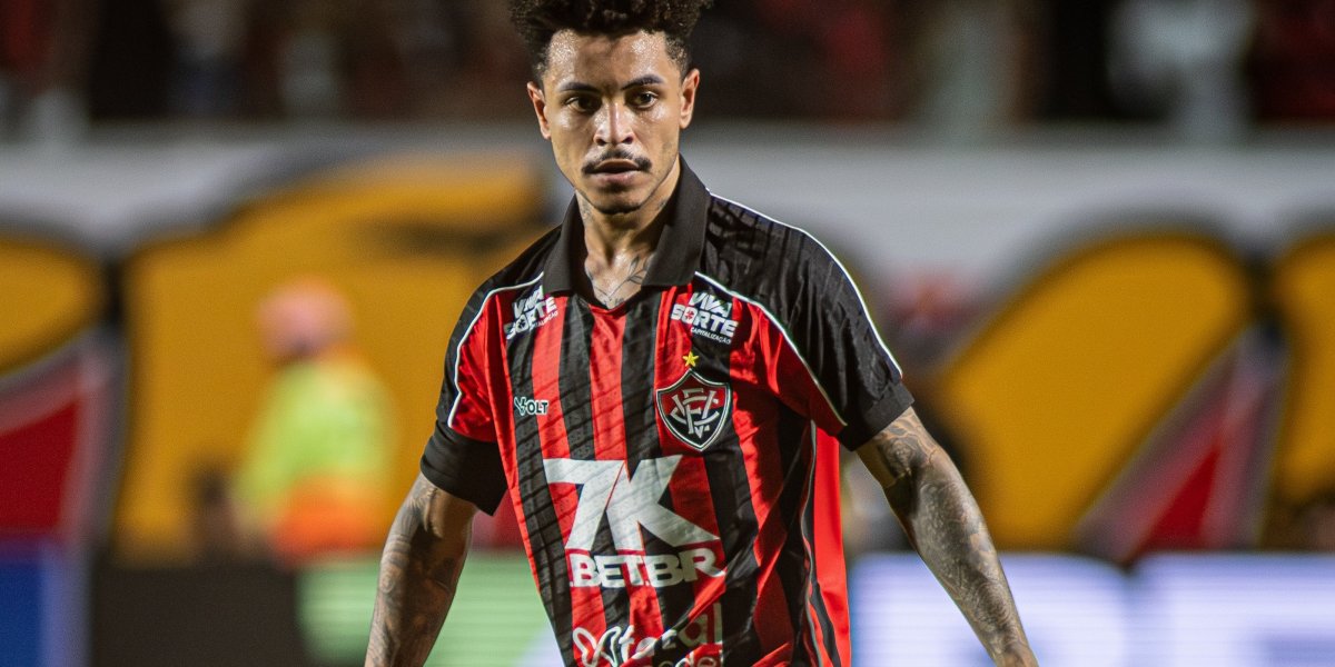 Flamengo pressiona Vitória do início ao fim e vence por 2 a 1 no Barradão