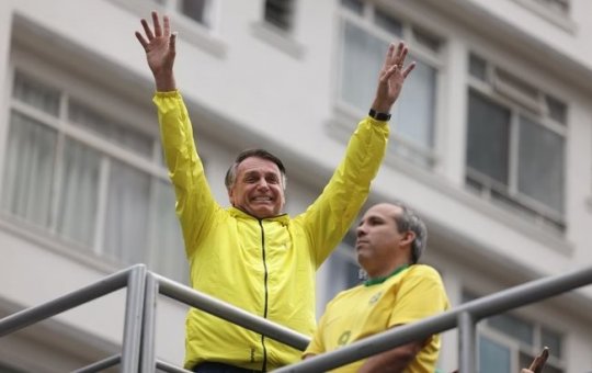 Bolsonaro discursa em inglês em ato na Avenida Paulista e vira meme nas redes sociais