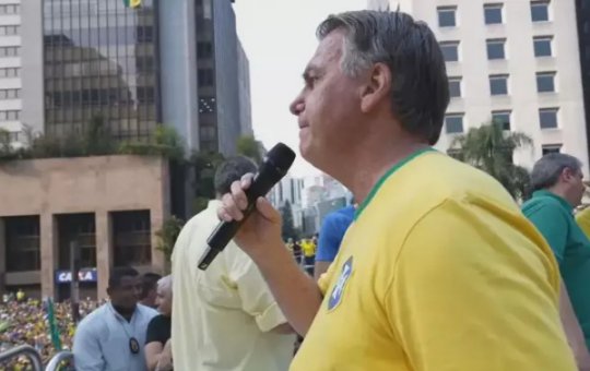 "Se eu tivesse no Brasil, seria preso ou assassinado", afirma Bolsonaro em ato pró-anistia