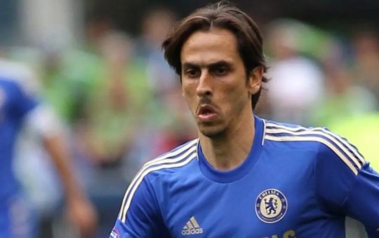 Ex-jogador do futebol inglês sobrevive a ataque de granada