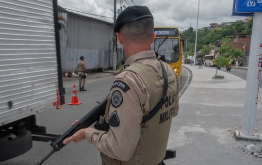 Investigação aponta que PM encontrado nu em automóvel faleceu de causas naturais
