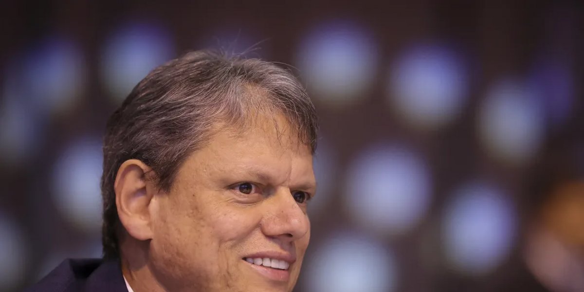 Tarcísio de Freitas nega candidatura para a presidência em 2026: "Quero ficar em São Paulo"