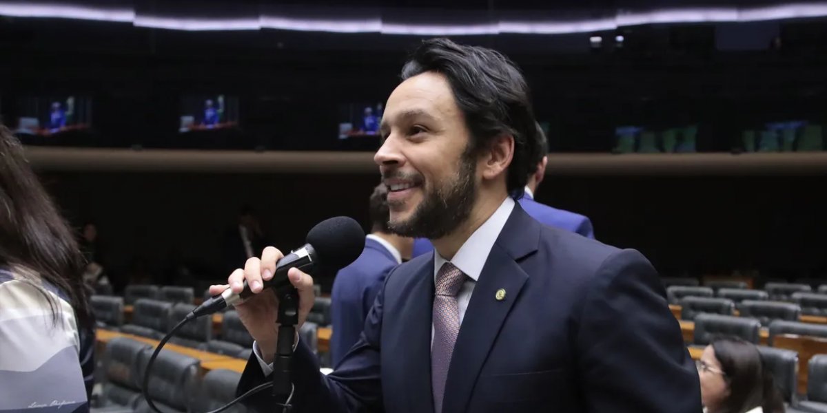 Presidente do PP baiano assume vice-líderança do governo Lula na Câmara