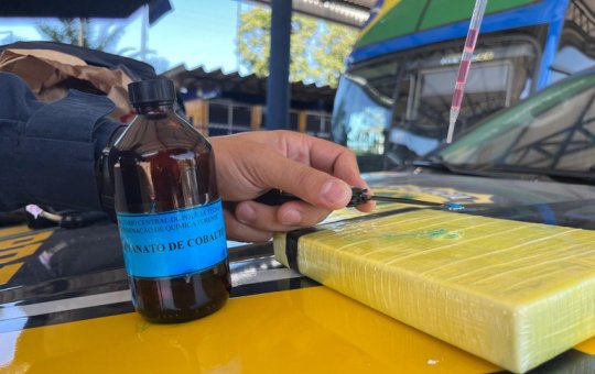 PRF prende passageira com mais de 2kg de cocaína escondida em ônibus na Bahia