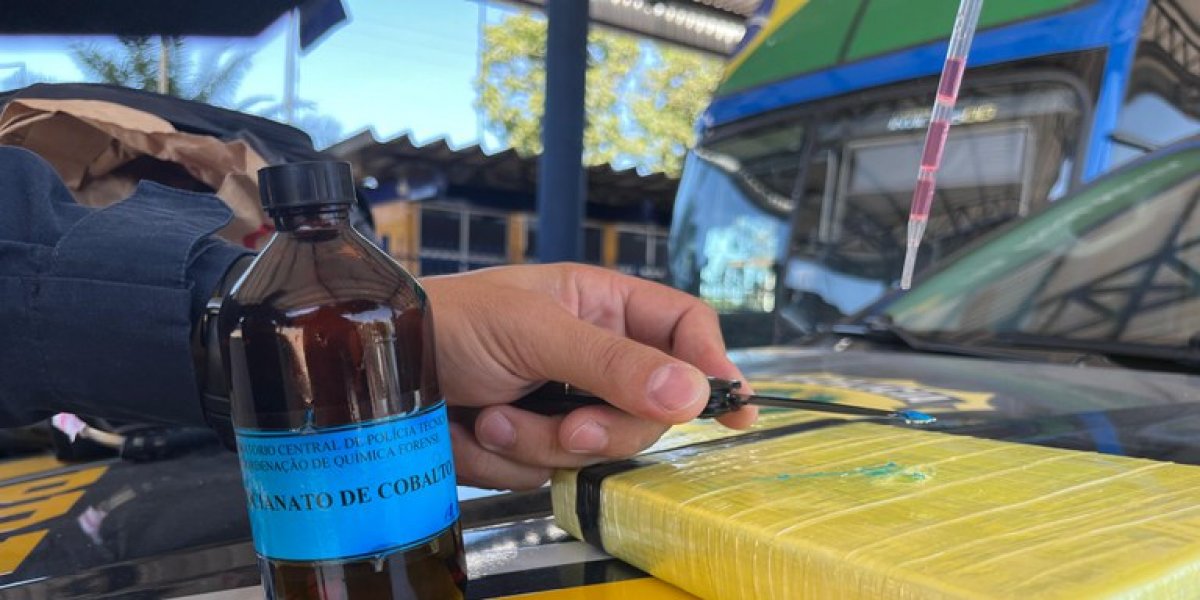 PRF prende passageira com mais de 2kg de cocaína escondida em ônibus na Bahia