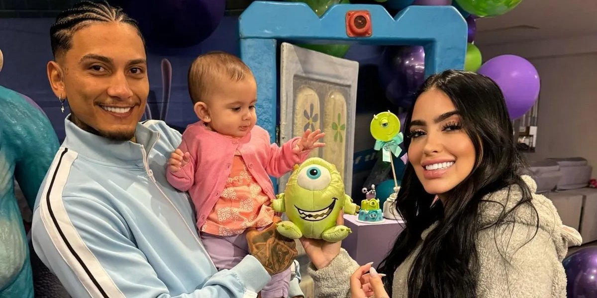 MC Mirella revela tática para gravar vídeos com o Marido mesmo com a filha em casa