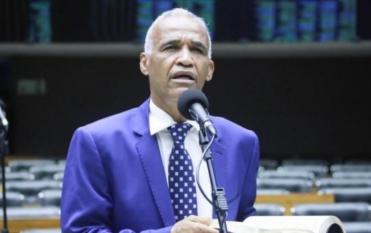'Sou um louco vindo da Bahia', diz Pastor Sargento Isidório ao criticar Donald Trump na Câmara