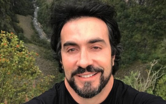 Durante aniversário de 54 anos, padre Fábio de Melo fala sobre luta contra a depressão e agradece apoio recebido de amigos