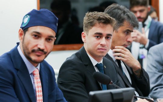 Nikolas Ferreira ironiza greve de fome de Glauber Braga: "Já voto no Bolsonaro"