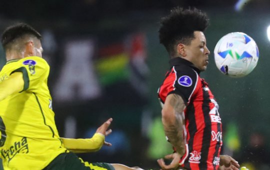 Vitória desperdiça oportunidades e empata em 0 a 0 com Defensa y Justiça