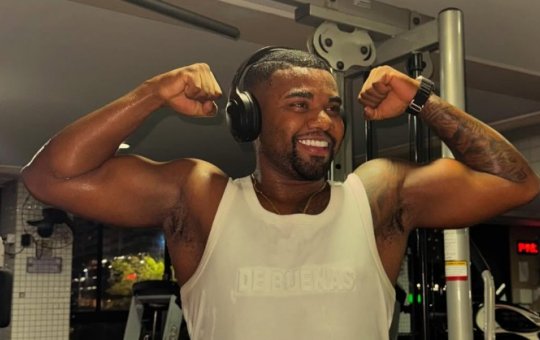 'Dívida de guê?': Davi Brito faz 'propaganda' do serasa nas redes sociais