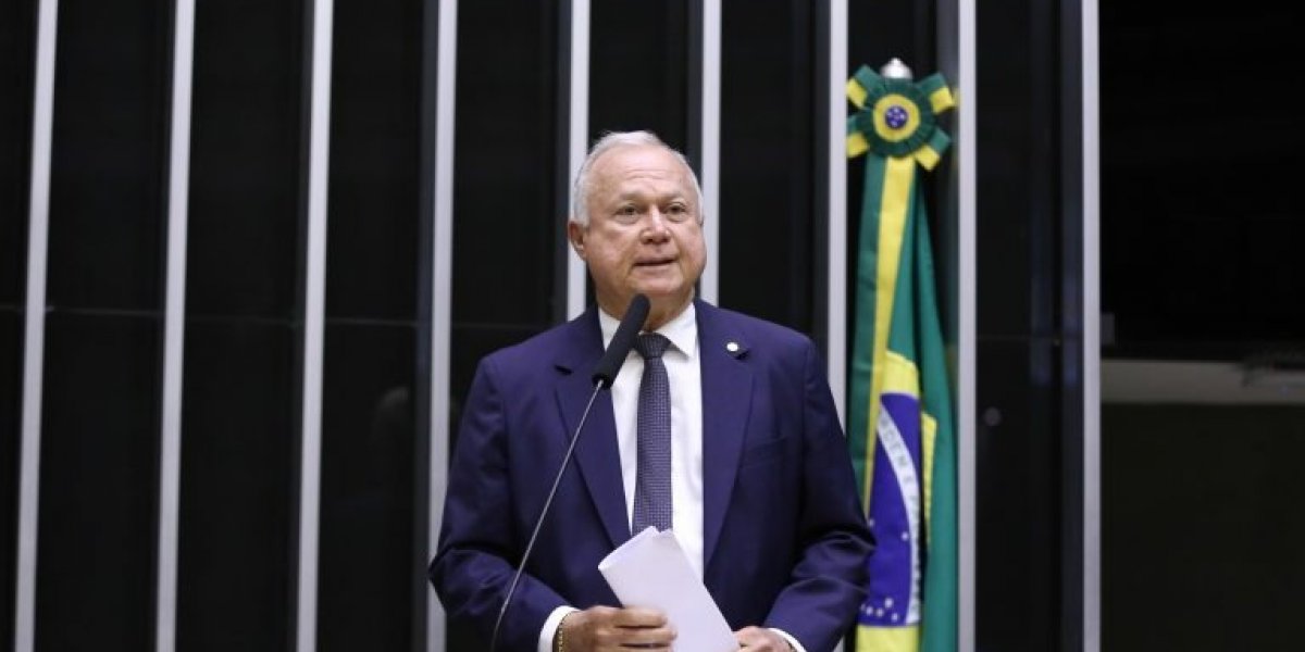 Com assinatura de Paulo Azi, oposição consegue as 257 para urgência da anistia
