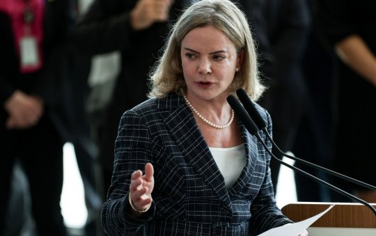 Gleisi Hoffmann admite discutir a redução das penas dos condenados pelos atos de 8 de janeiro