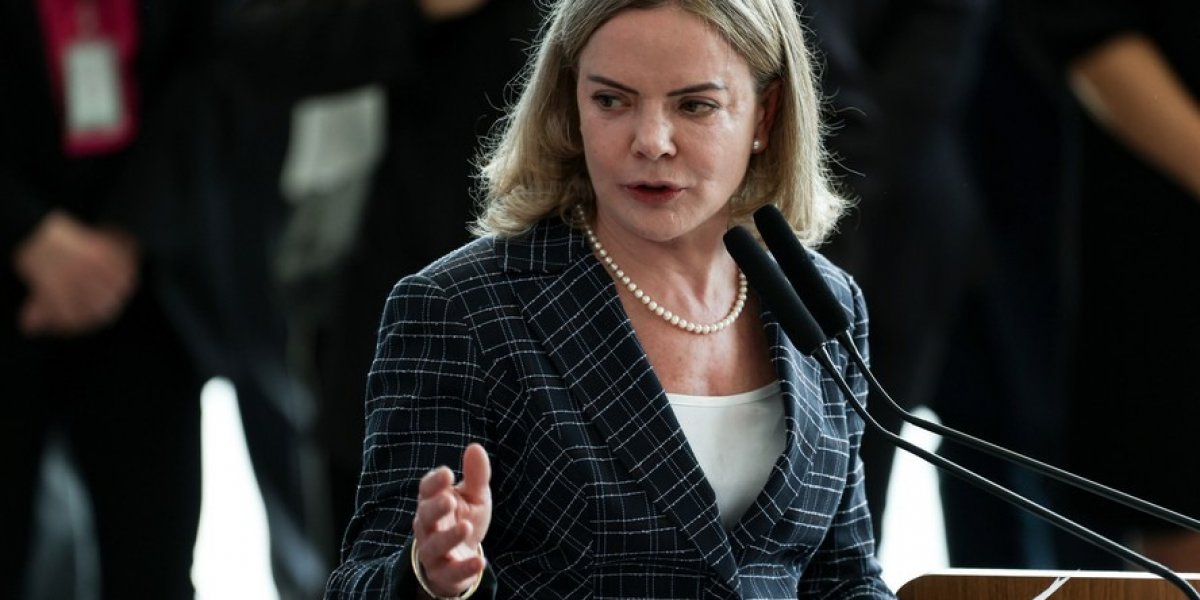 Gleisi Hoffmann admite discutir a redução das penas dos condenados pelos atos de 8 de janeiro