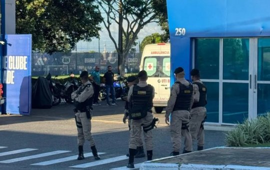 Atacante do Cruzeiro passa mal em treino e vai de ambulância a hospital