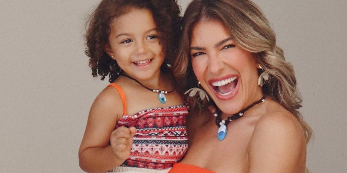 Lore Improta registra momento fofo de Liz falando inglês e encanta seguidores