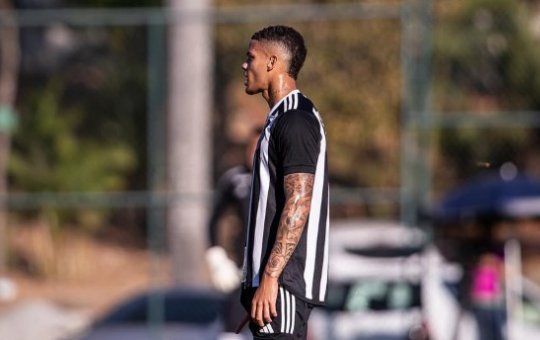 Vitória acerta a contratação de lateral esquerdo vindo do Atlético MG
