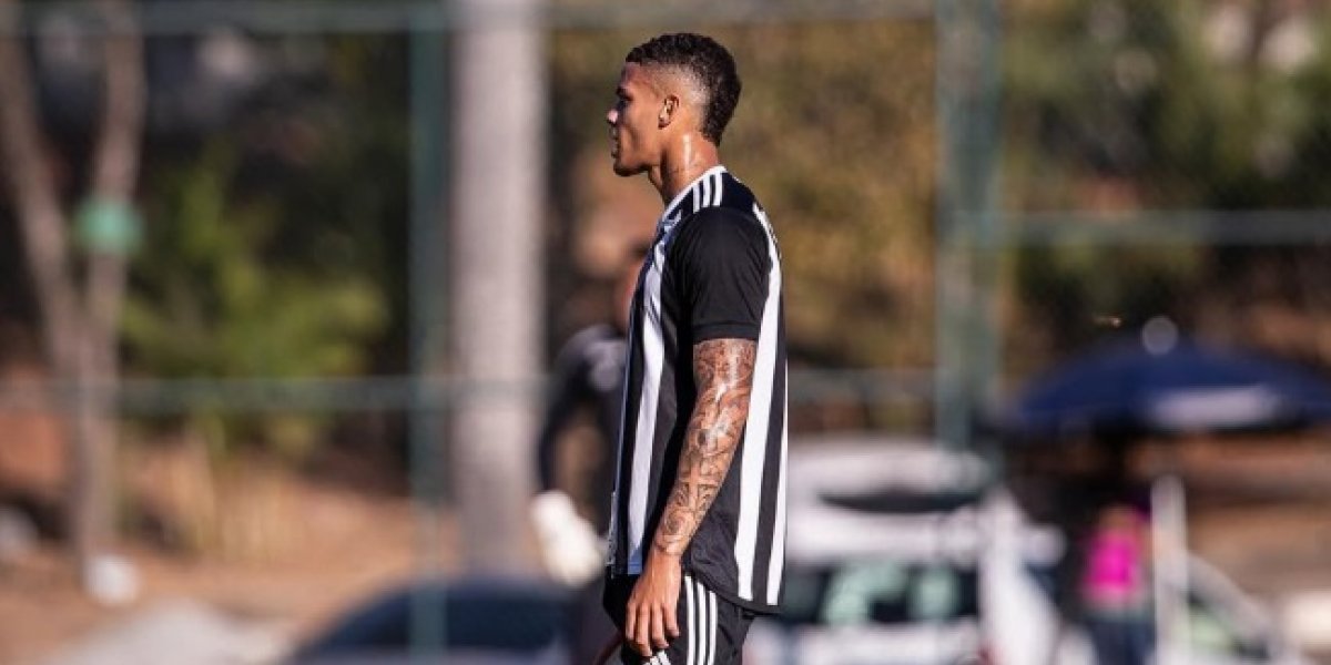 Vitória acerta a contratação de lateral esquerdo vindo do Atlético MG
