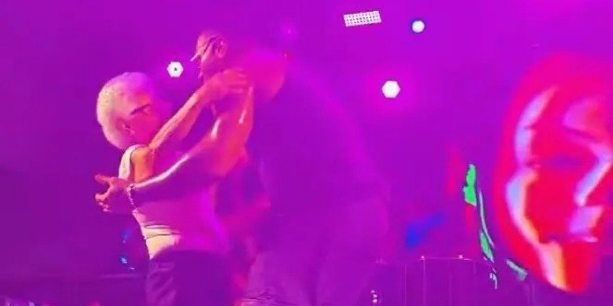 Idosa de 83 anos viraliza dançando'até o chão' em show de Tony Salles