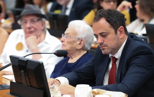 Glauber Braga completa 84 horas de greve de fome na Câmara: “Levarei a disputa até o limite”
