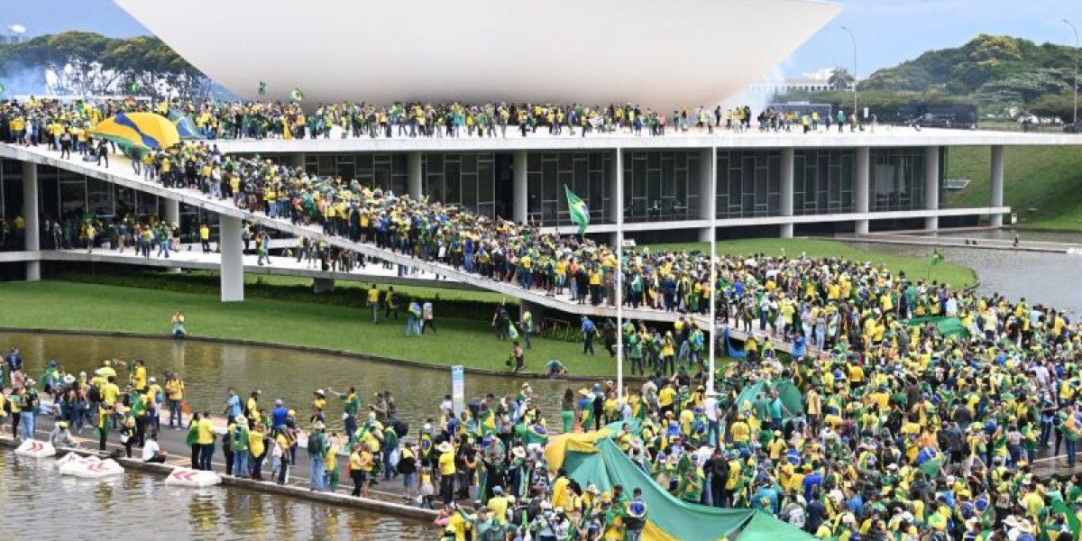 STF pressiona Planalto a conter avanço de projeto que anistia golpistas de 8 de janeiro