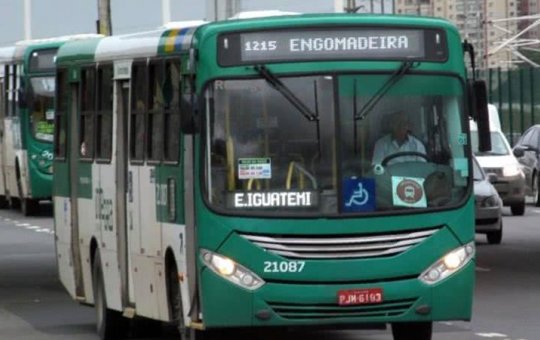 Após morte de jovem, ônibus deixam de circular na Engomadeira, em Salvador