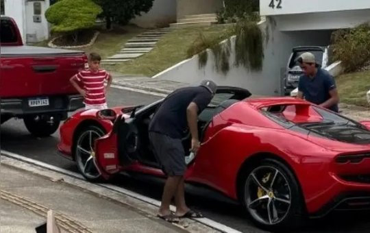 Pablo compra Ferrari V6 de milhões de reais