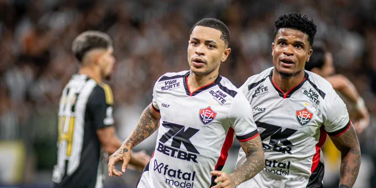 Matheuzinho comemora gol e destaca ponto conquistado em partida fora de casa
