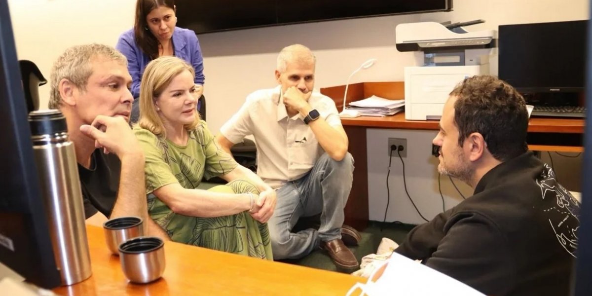 Ministros do governo Lula visitam Glauber Braga durante greve de fome na Câmara