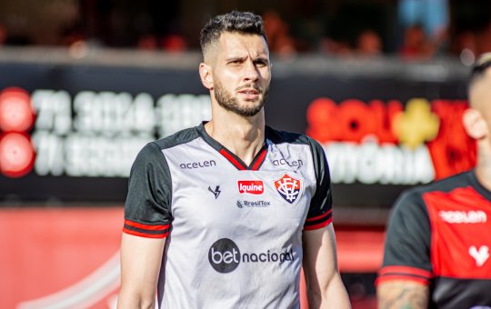 Ex-goleiro do Vitória 'entrega' gol após não seguir nova regra dos oito segundos