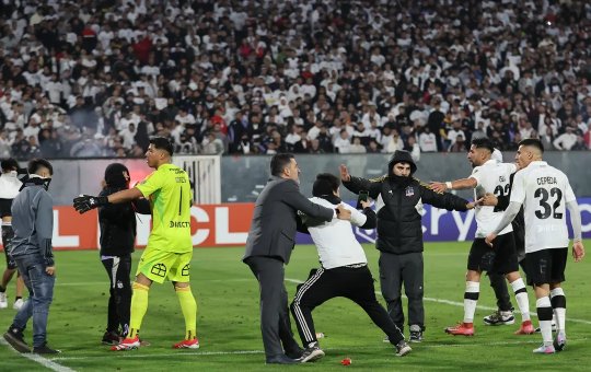 Torcedores do Colo-Colo são punidos por 12 anos após invasão de campo
