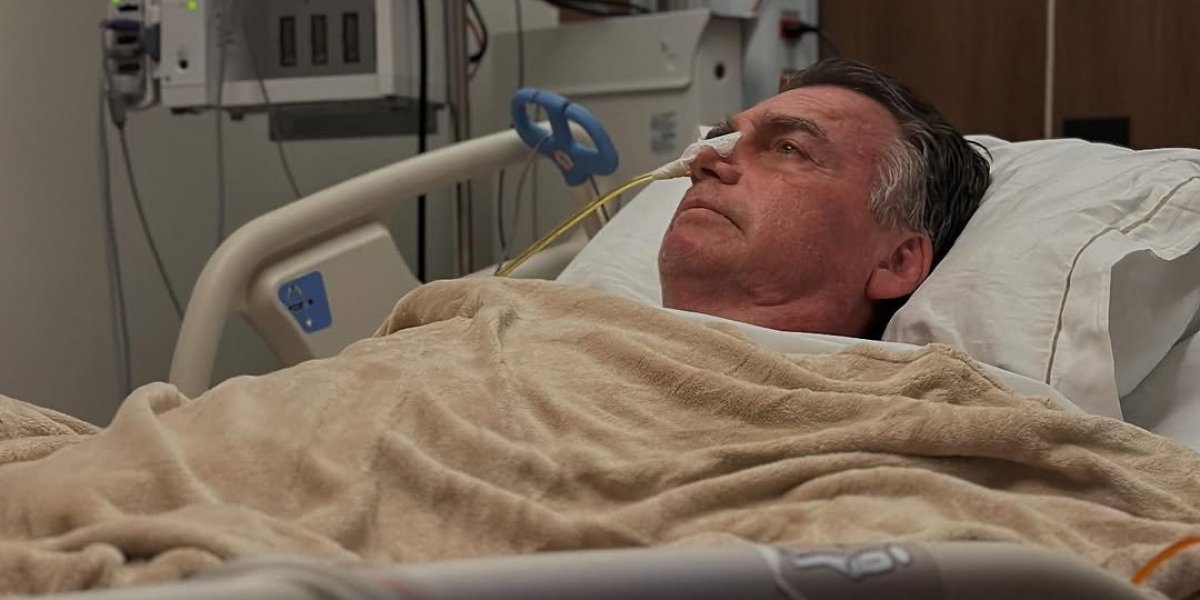 Bolsonaro se manifesta pela primeira vez da UTI após cirurgia: 'Buscando forças para levantar mais uma vez'