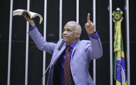 Deputado governista da Bahia apoia urgência para PL que prevê anistia a Bolsonaro e golpistas do 8 de janeiro