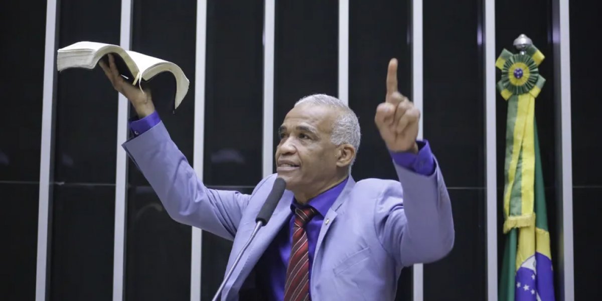 Deputado governista da Bahia apoia urgência para PL que prevê anistia a Bolsonaro e golpistas do 8 de janeiro
