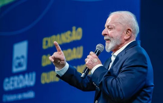 'O Brasil não pode ser eternamente pobre, vivendo de Bolsa Família', diz Lula em discurso no Rio de Janeiro