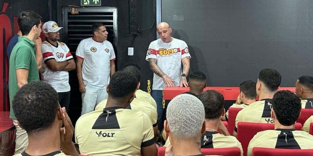 Torcida organizada do Vitória se reúne com Carpini e diretoria do Vitória