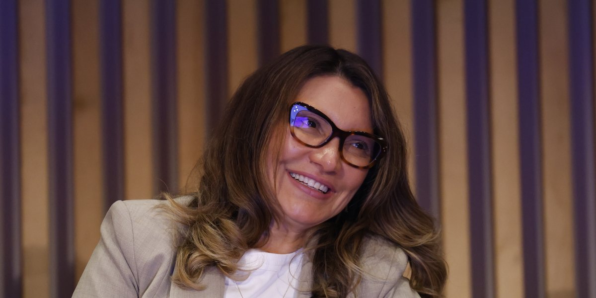 Janja afirma ser a favor da regulamentação das redes sociais após morte de criança